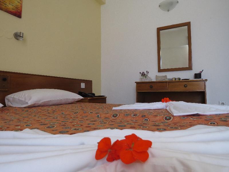 Maritime Hotel Apartments Petaloudes Dış mekan fotoğraf